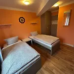 Hostel 2-rent Group Aub162