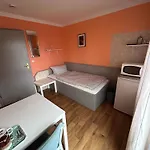 2-rent Group Aub162 Hostel