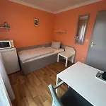 2-rent Group Aub162 Hostel *