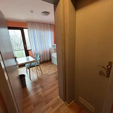 Hostel Budget Munich-aubing *