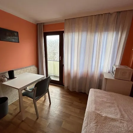 Hostel Budget Munich-aubing *