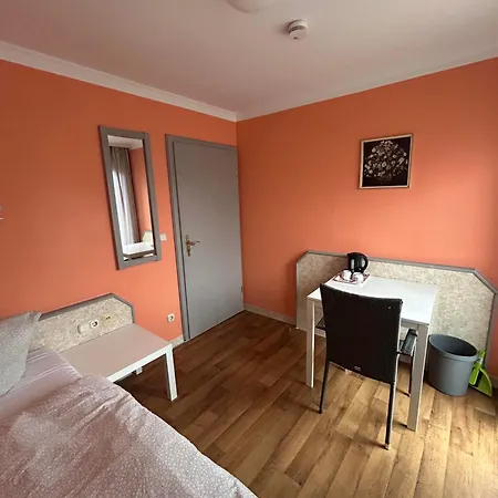 Budget Munich-aubing Hostel *
