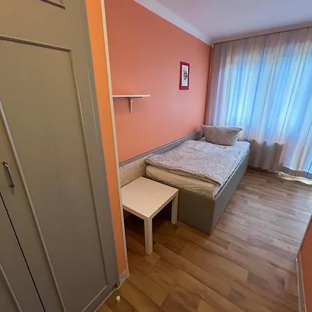 Budget Munich-aubing Hostel *