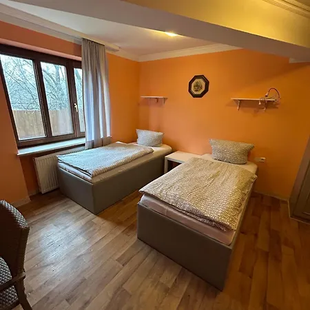 Budget Munich-aubing Hostel *