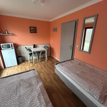 Budget Munich-aubing Hostel *