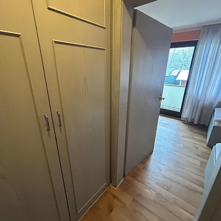 Budget Munich-aubing Hostel *