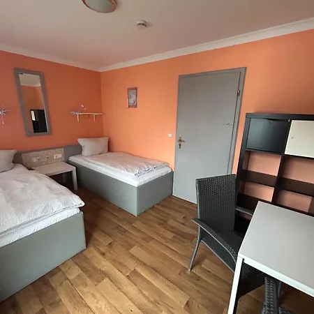 Budget Munich-aubing Hostel *
