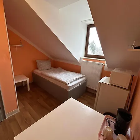 Budget Munich-aubing Hostel *