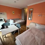 Hostel 2-rent Group Aub162 *
