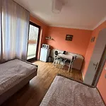 2-rent Group Aub162 Hostel *