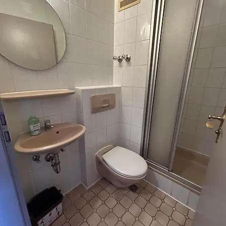 2-rent Group Aub162 Hostel