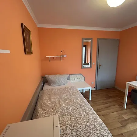 2-rent Group Aub162 Hostel *