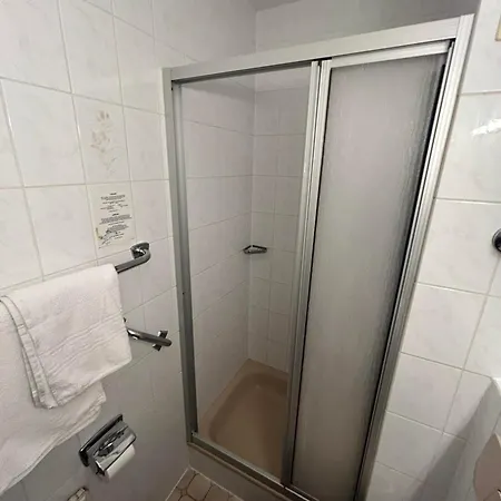 2-rent Group Aub162 Hostel *