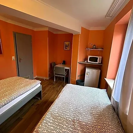 2-rent Group Aub162 Hostel