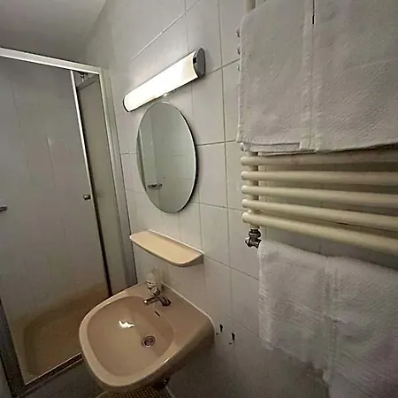 Hostel 2-rent Group Aub162 *