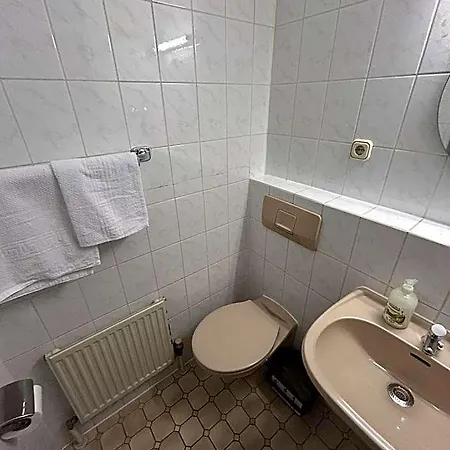 2-rent Group Aub162 Hostel