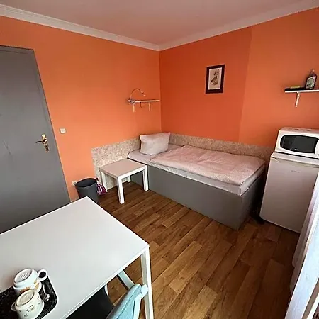 2-rent Group Aub162 Hostel *