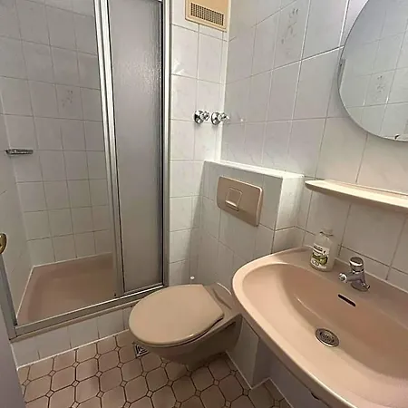 2-rent Group Aub162 Hostel