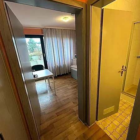 2-rent Group Aub162 Hostel *