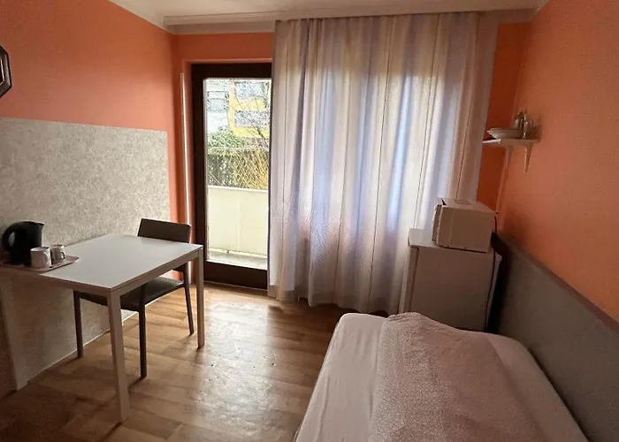 Ostello 2-rent Group Aub162 *