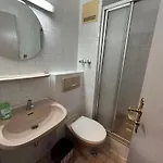 2-rent Group Aub162 Hostel