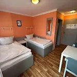 2-rent Group Aub162 Hostel *