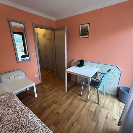 Хостел 2-rent Group Aub162 *